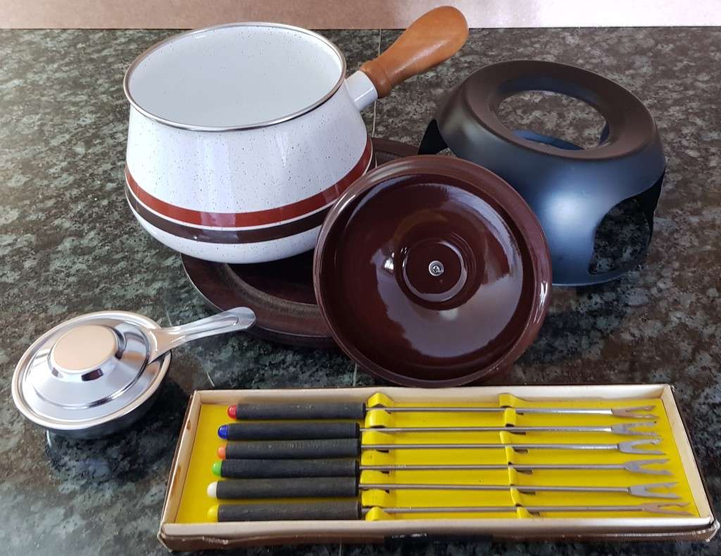 Fondue Set. Beautiful Enamel Fondue pot and lid in white with brown trim