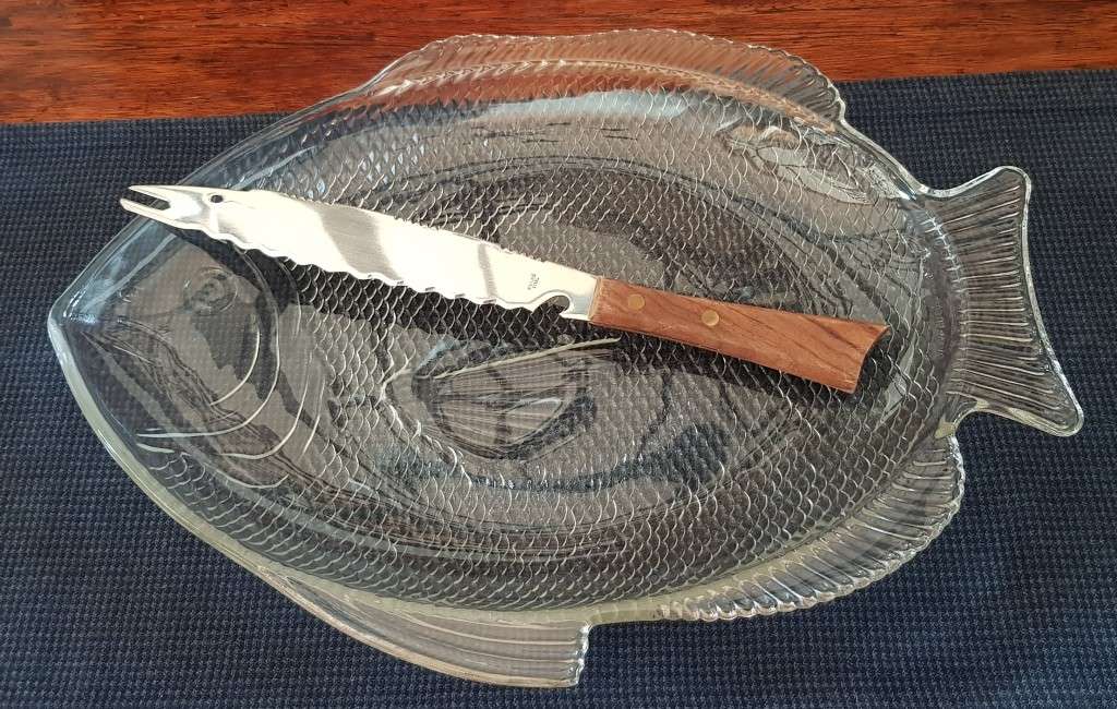 Glass Fish Design serving set. Anchor Hocking glass.