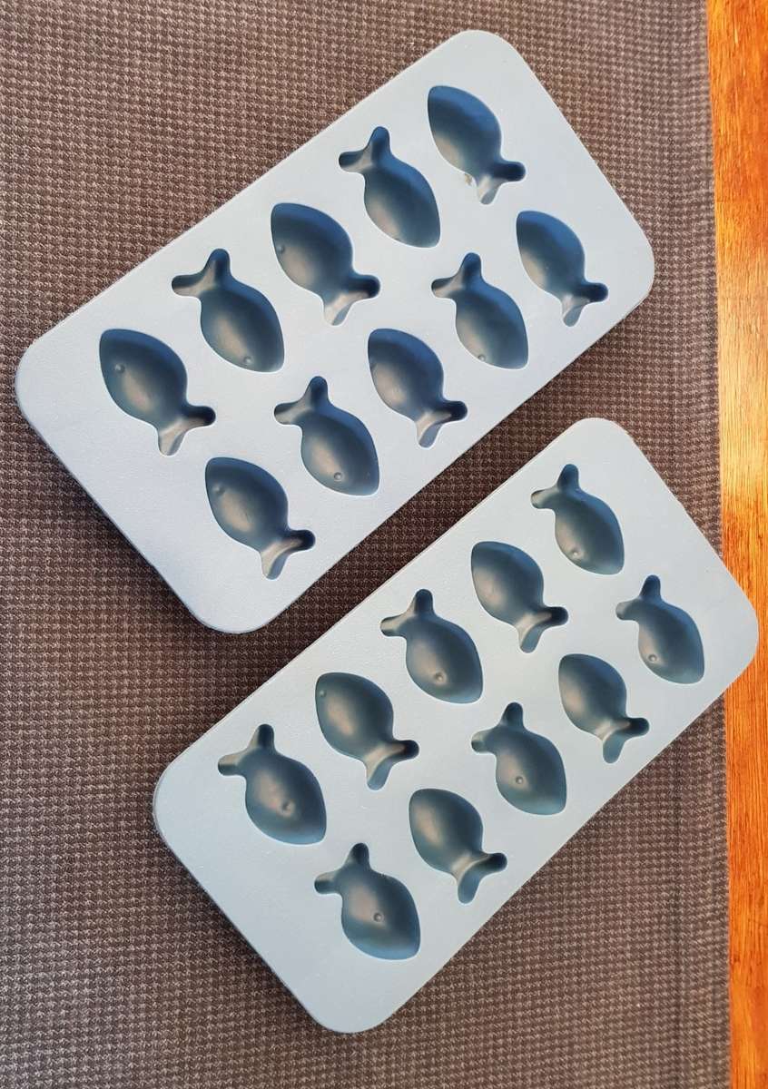 Silicone Ice Cube Trays 2x in blue with fish design for ice cubes.