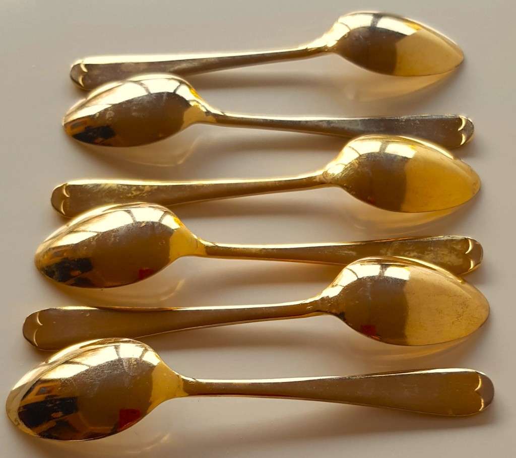 Vintage collectable set of 6x Gold plated tea spoons.