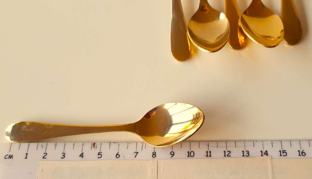Vintage collectable set of 6x Gold plated tea spoons.