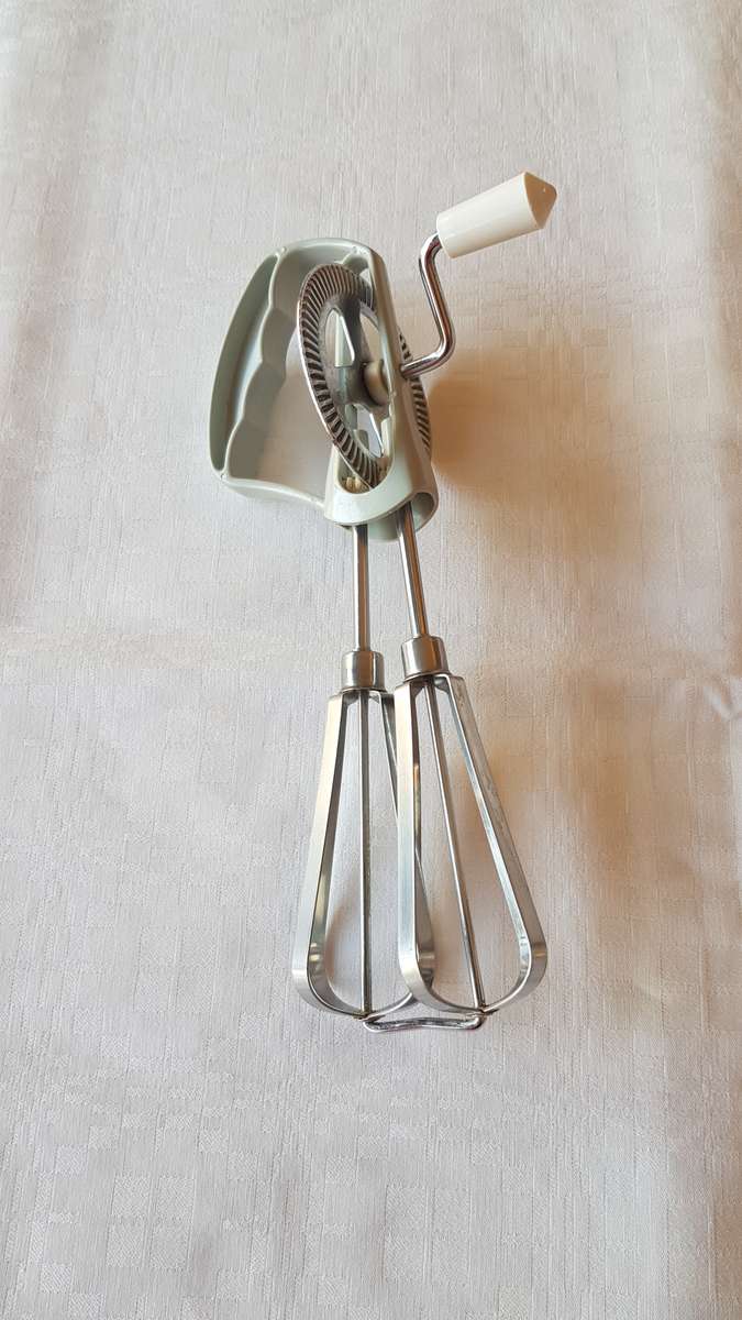 Vintage egg beater for your Kitchen collectables.