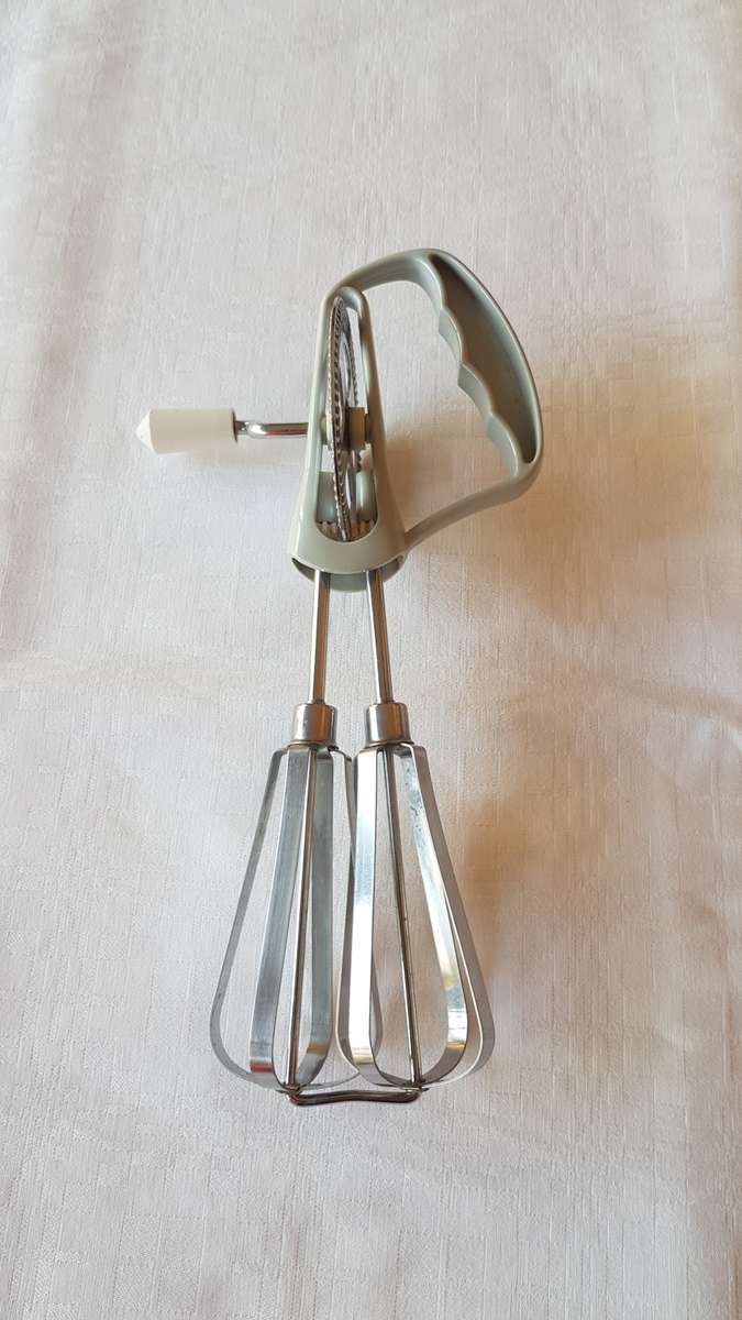 Vintage egg beater for your Kitchen collectables.
