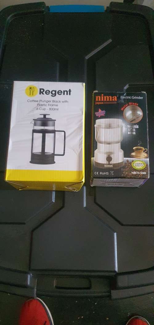 Coffee Plunger with Grinder