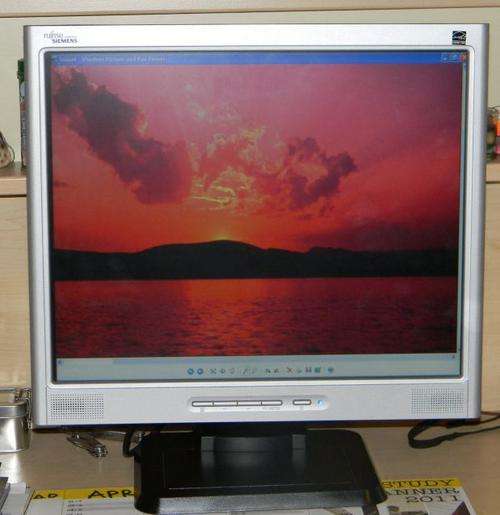 17' Siemens LCD Screen in excellent condition. As good as new
