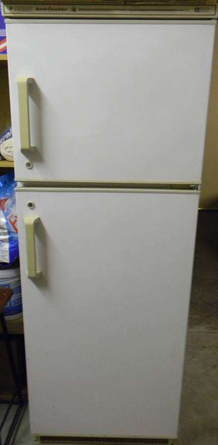 Kelvinator fridge 320L read all detail please