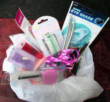 LADIES BEAUTY HAMPER!!! BRAND NEW AND GREAT ITEMS!!!