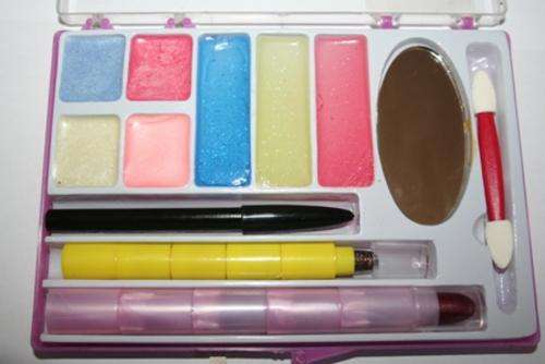 KIDDIES 20PIECE MAKE UP SET! BRAND NEW ITEM!