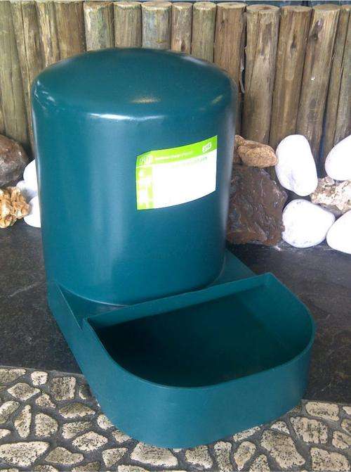 23 Litre Dog Water Fountain  - CRAZY WEDNESDAY AUCTION - NO RESERVE! R449 Value!!