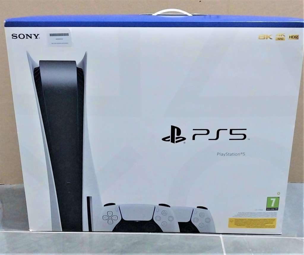 Playstation 5 PS5 Bluray Disc Edition - 2 controller bundle (Brand New and sealed)