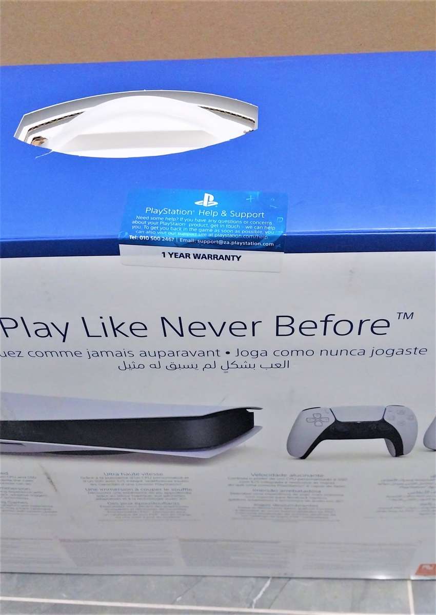 Playstation 5 PS5 Bluray Disc Edition - 2 controller bundle (Brand New and sealed)