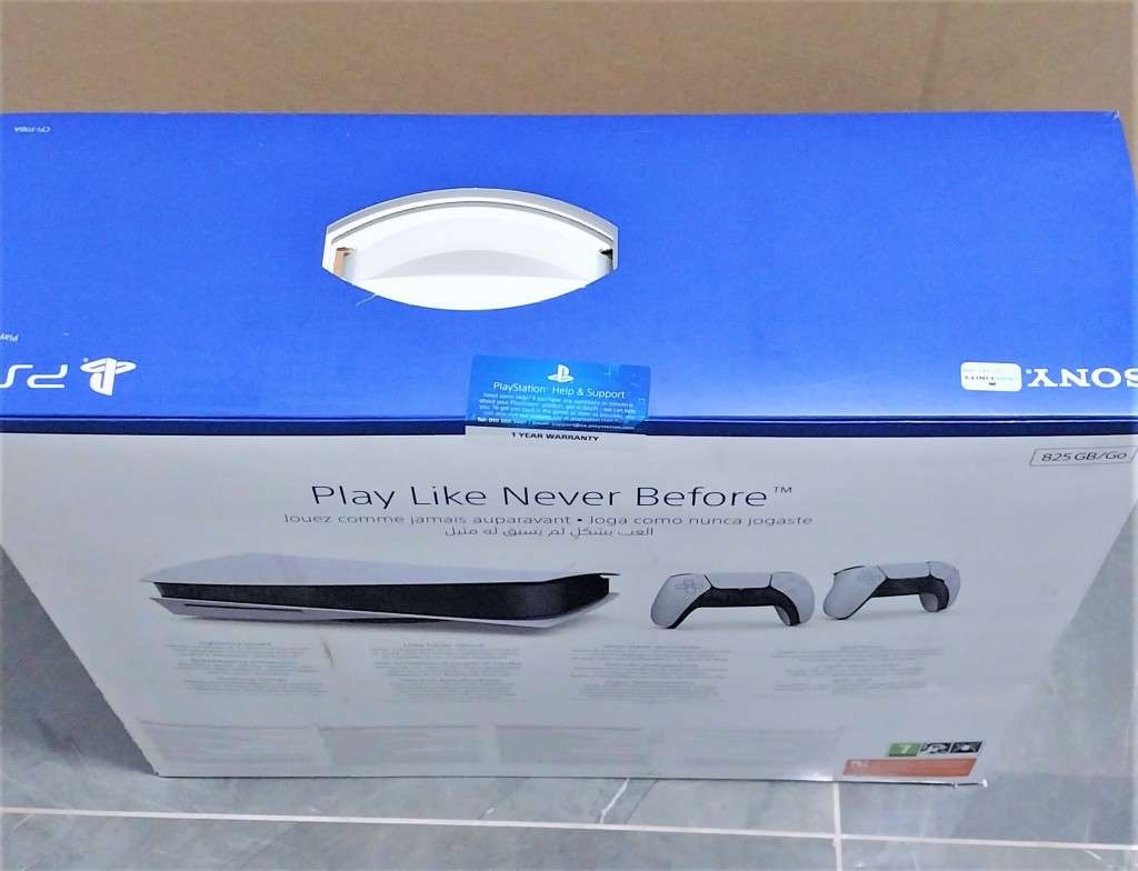 Playstation 5 PS5 Bluray Disc Edition - 2 controller bundle (Brand New and sealed)