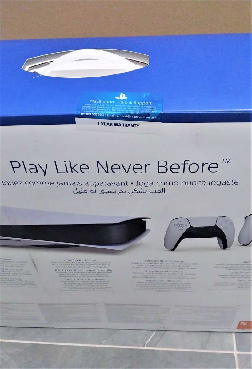 Playstation 5 PS5 Bluray Disc Edition - 2 controller bundle (Brand New and sealed)