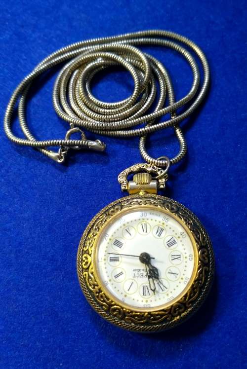 PREFECT SUPER DE LUXE - Hand Wind Pocket Watch - Swiss Movement