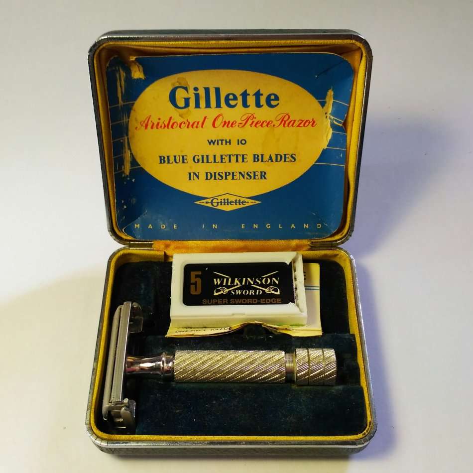 Vintage GILLETTE ARISTOCRAT 1956 Made in England No. 66 Razor