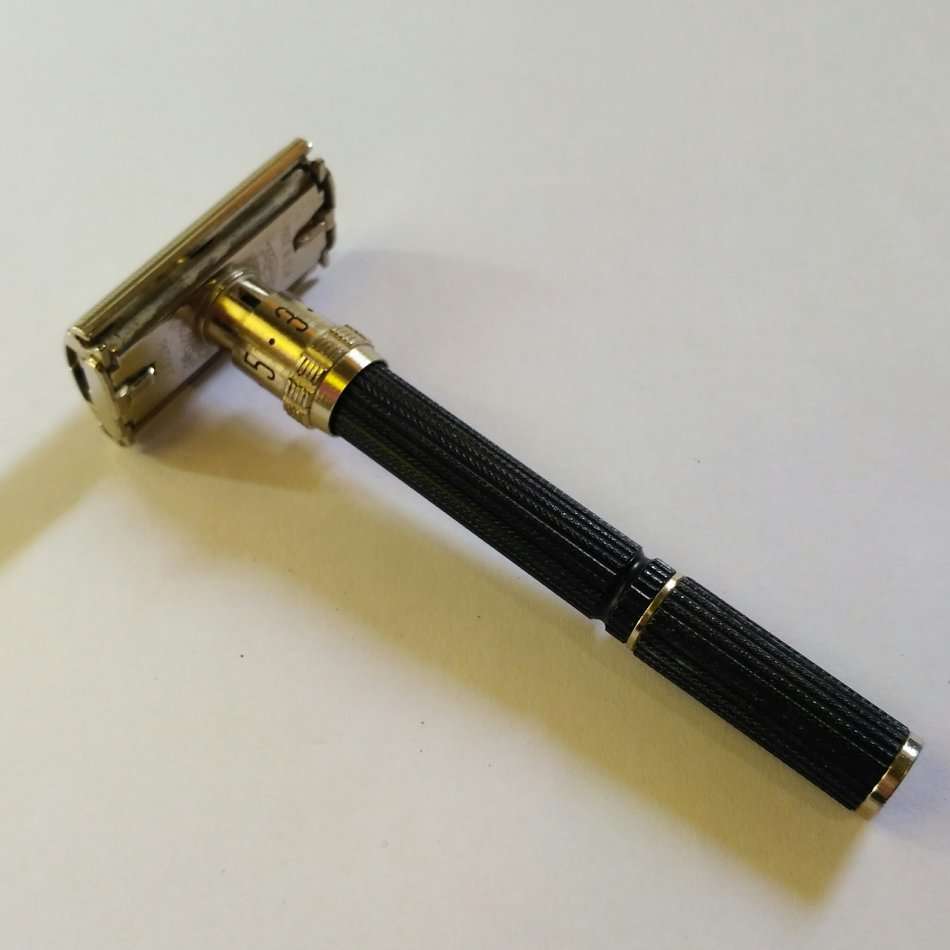 Vintage GILLETTE 1-9 Adjustable Razor Model U2 1974 USA
