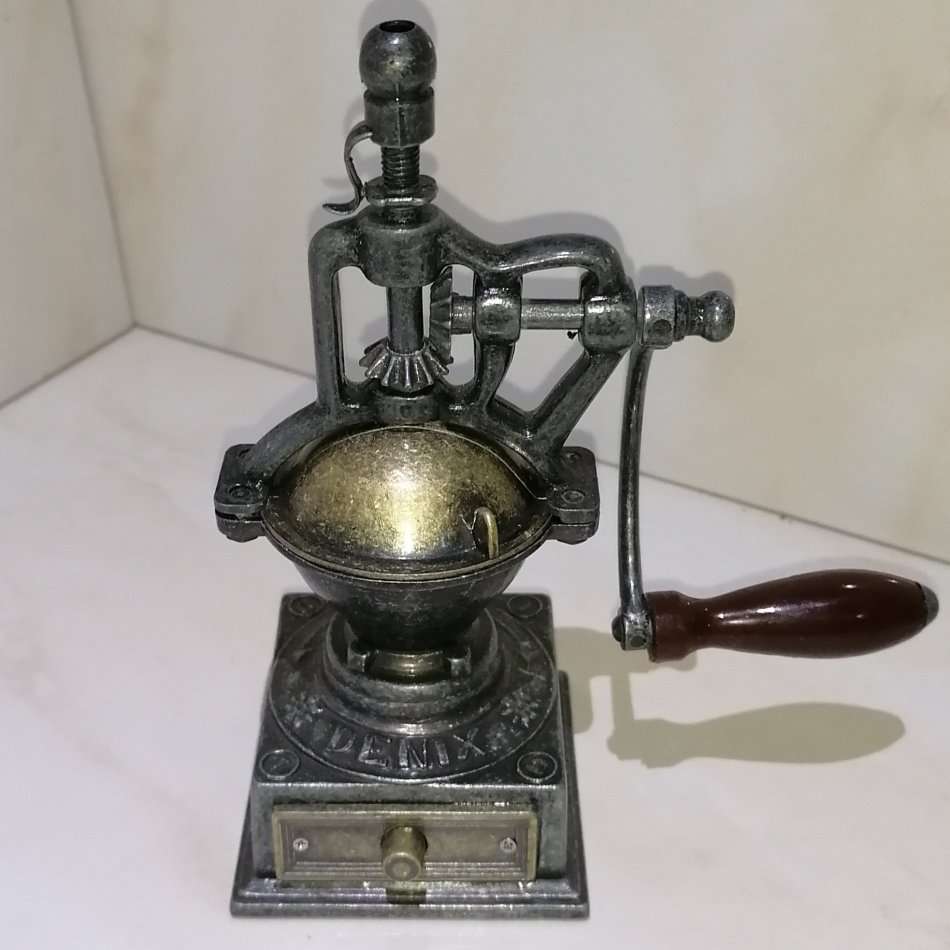 UNIQUE LIGHTER - COFFEE GRINDER