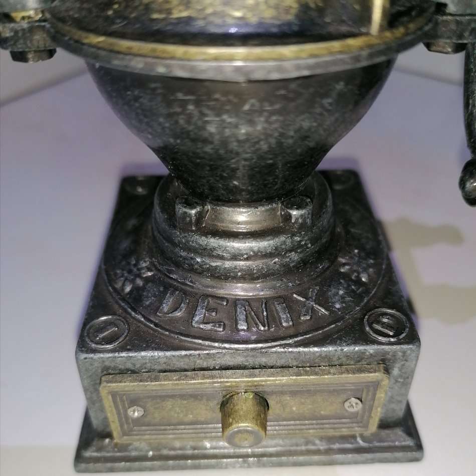 UNIQUE LIGHTER - COFFEE GRINDER