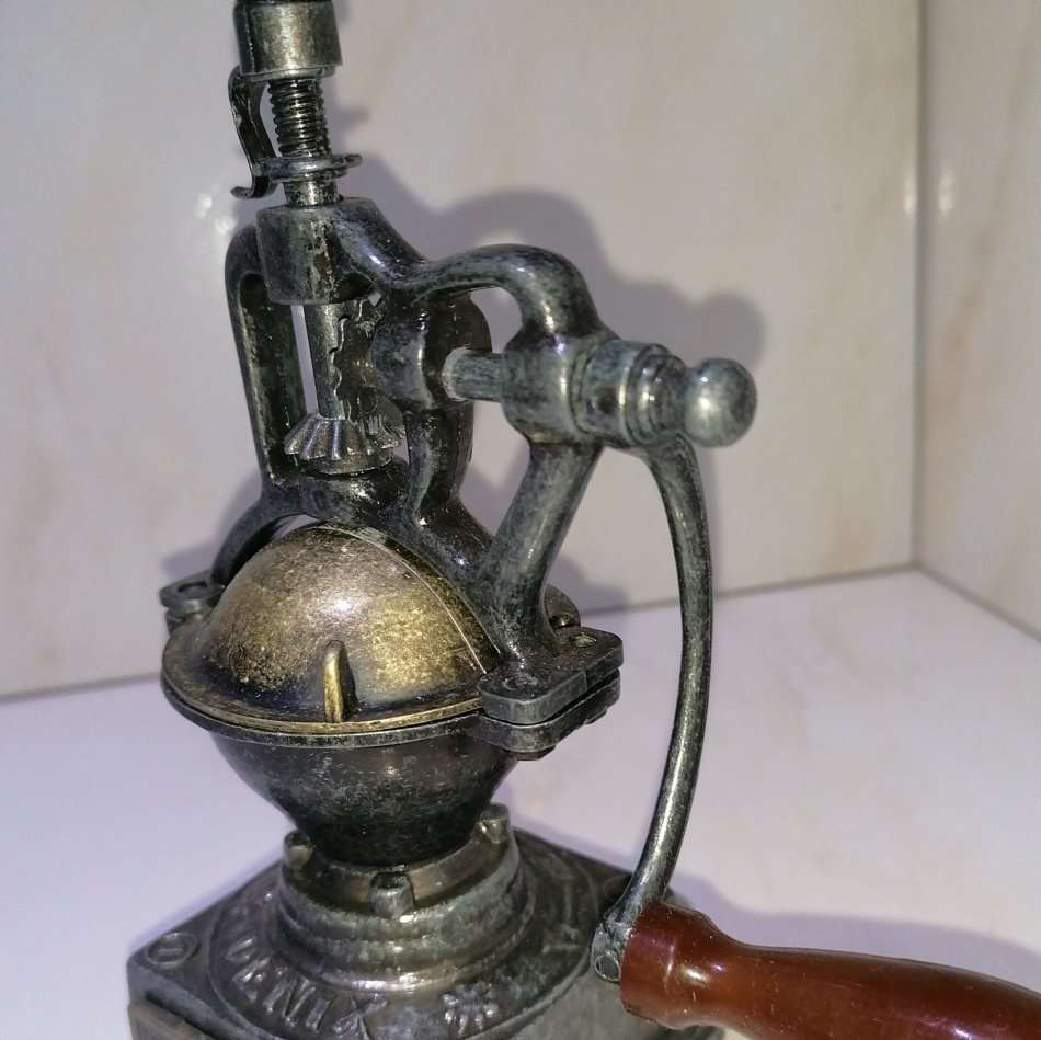 UNIQUE LIGHTER - COFFEE GRINDER