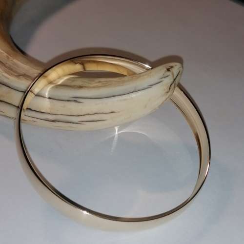 9CT SOLID GOLD BANGLE - VERY GOOD CONDITION - HALLMARKED - FREE SHIPPING