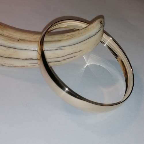 9CT SOLID GOLD BANGLE - VERY GOOD CONDITION - HALLMARKED - FREE SHIPPING
