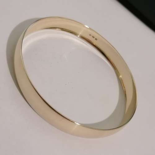 9CT SOLID GOLD BANGLE - VERY GOOD CONDITION - HALLMARKED - FREE SHIPPING