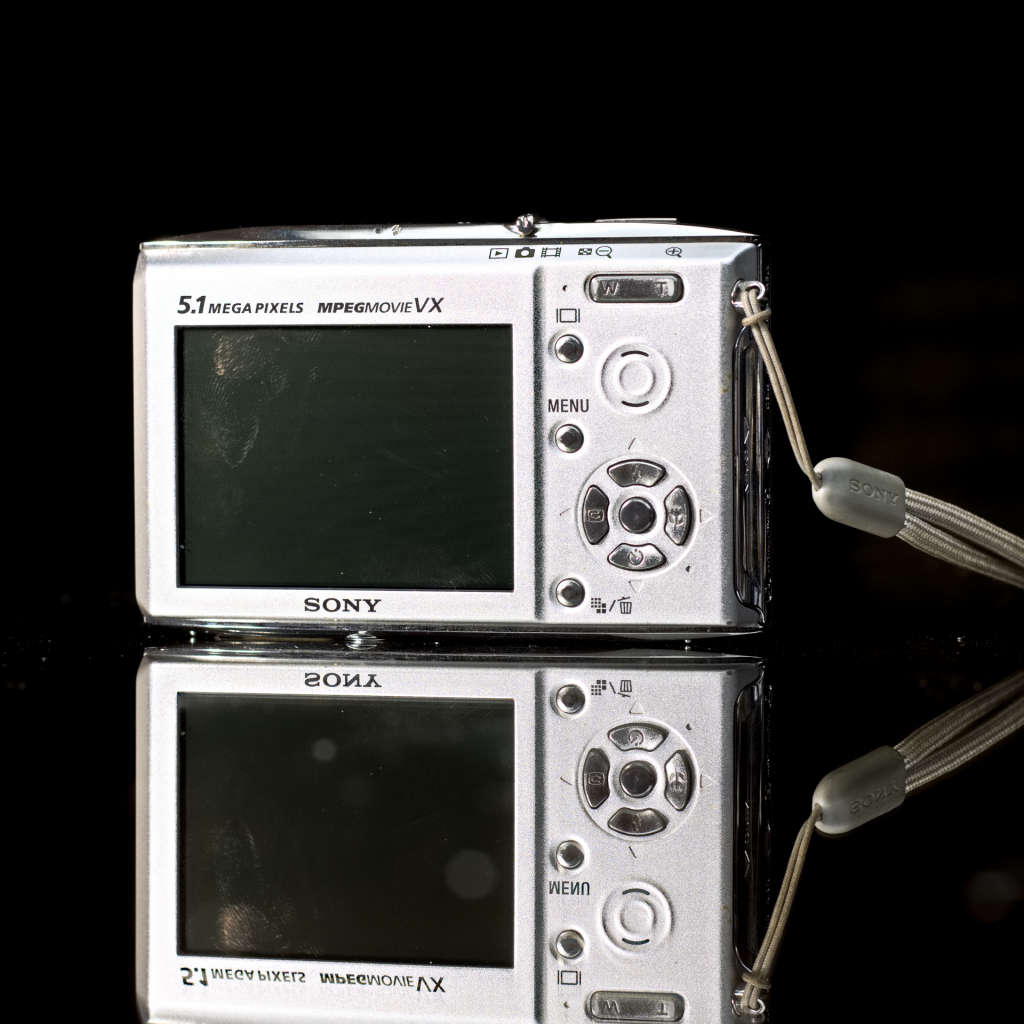 Sony Cybershot DSC-T5 5.1MP Digital Camera with 3x Optical Zoom (No Charger)