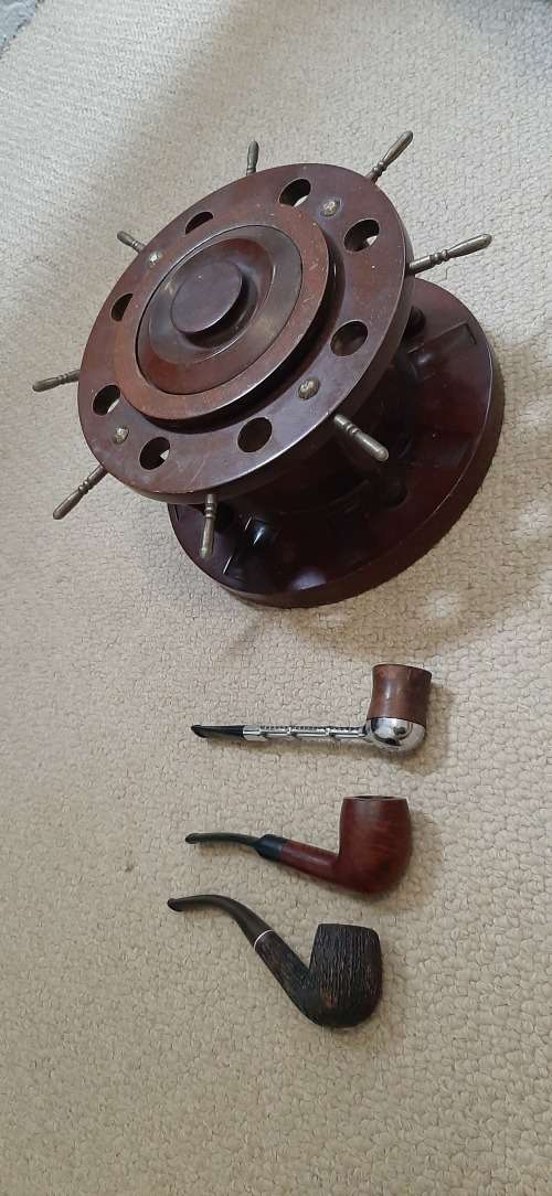 Pipe Stand and 3 Pipes