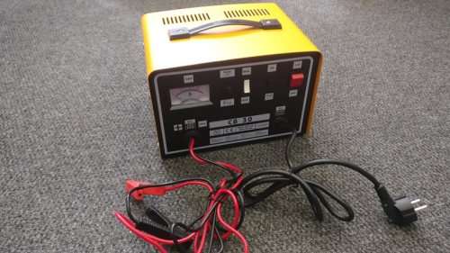12 /24V BATTERY CHARGER (30Ah -220Ah)