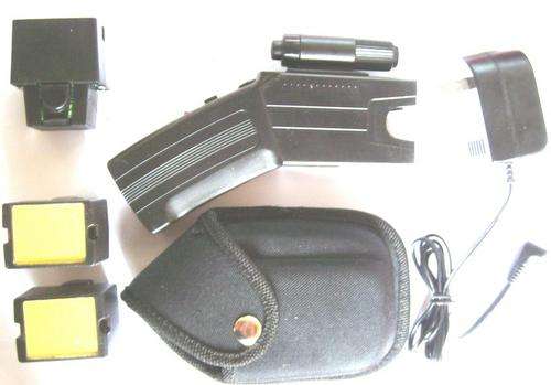 Taser Gun (KIT) ,Shoots 15 f &can be used as stun gun,Best taser for self defence!