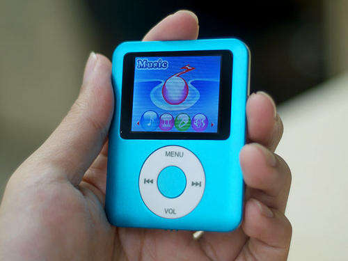 MP4 PLAYER 4GB-SUPPORTS VIDEO-MUSIC-PICTURE VIEW-FM RADIO AND MORE