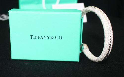 TIFFANY & CO - ADJUSTABLE DETAILED BANGLE IN HALLMARKED 925 STERLING SILVER