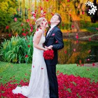 600  DEEP WINE RED SILK  ROSE PETALS - USE FOR PHOTO PROP/TABLE DECOR/ROMANTIC SETTING