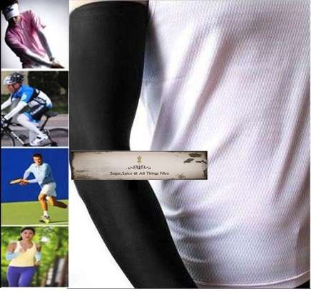 SLIM FIT  UV  PROTECTION SLEEVES PROTECT YOUR ARMS WHILE PLAYING OUTDOOR SPORTS BLACK