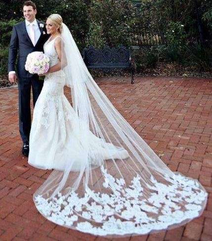 LUXURIOUS AND STUNNING  IVORY 2.7 M CATHEDRAL VEIL WITH LACE EDGE WITH COMB - WHITE ALSO IN STOCK