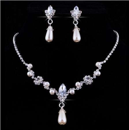 GORGEOUS BRIDAL JEWELLERY SET - FAUX PEARL AND RHINESTONE NECKLACE AND EARRING SET