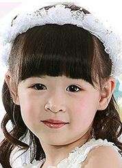 SALE!! PRETTY FLOWER GIRL'S WHITE LACE, RIBBON  AND PEARL HEAD GARLAND - RECOMMENDED 2 YRS AND ABOVE