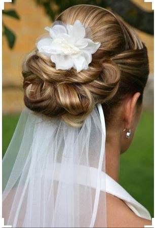 BRIDE ON A BUDGET SALE!!! 1 TIER IVORY BRIDAL VEIL WITH COMB & SATIN RIBBON EDGE