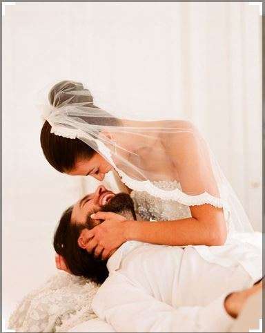 WHITE 1 TIER CLASSIC ELBOW LENGTH BRIDE'S VEIL WITH LACE TRIMMING  WITH COMB - STUNNING