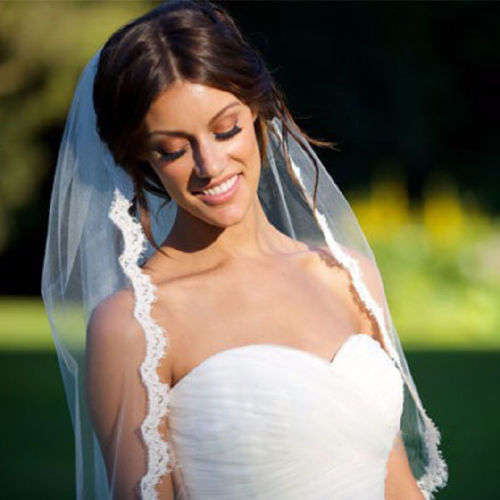 WHITE 1 TIER CLASSIC ELBOW LENGTH BRIDE'S VEIL WITH LACE TRIMMING  WITH COMB - STUNNING