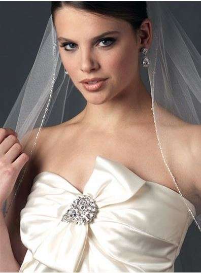 RARE FIND!  1 TIER WHITE ELBOW LENGTH WEDDING BRIDAL VEIL WITH COMB  - CRYSTAL EDGING