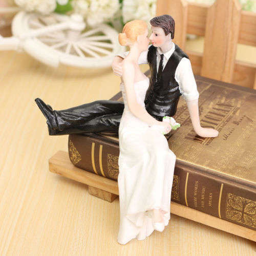STUNNING ROMANTIC RESIN WEDDING CAKE TOPPER - BRIDE AND GROOM
