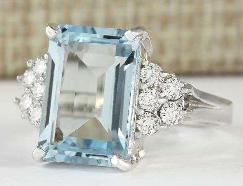 AWESOME EMERALD CUT BLUE TOPAZ CZ RING CRAFTED IN HALLMARKED 925 SILVER - RING SIZE 8 ( Q )