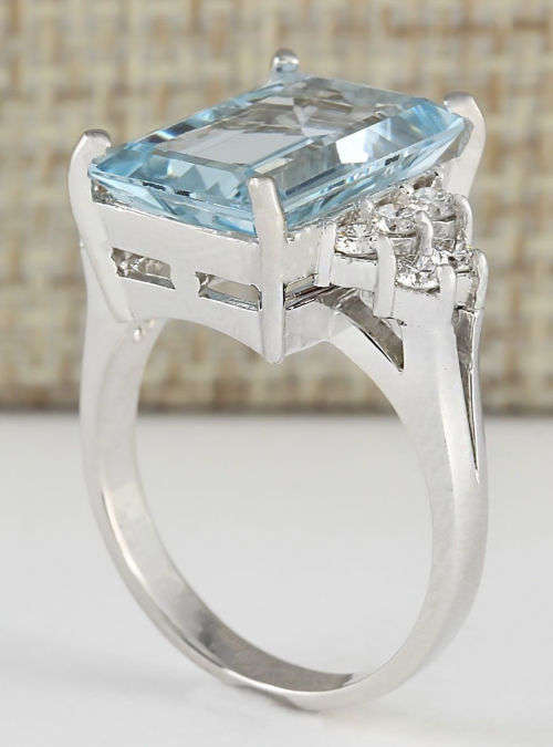 AWESOME EMERALD CUT BLUE TOPAZ CZ RING CRAFTED IN HALLMARKED 925 SILVER - RING SIZE 8 ( Q )