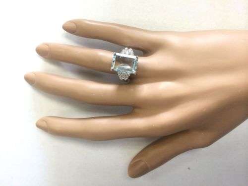 AWESOME EMERALD CUT BLUE TOPAZ CZ RING CRAFTED IN HALLMARKED 925 SILVER - RING SIZE 8 ( Q )