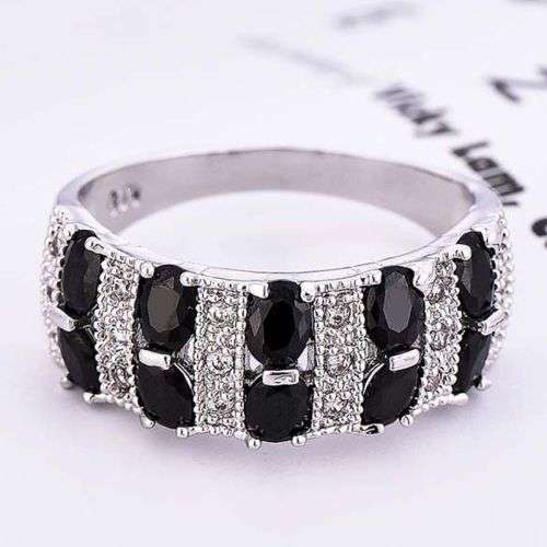 SPARKLING BLACK AND WHITE SAPPHIRE ETERNITY SILVER  RING SIZE 8.5 ( Q 3/4 )