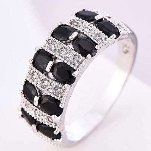 SPARKLING BLACK AND WHITE SAPPHIRE ETERNITY SILVER  RING SIZE 8.5 ( Q 3/4 )