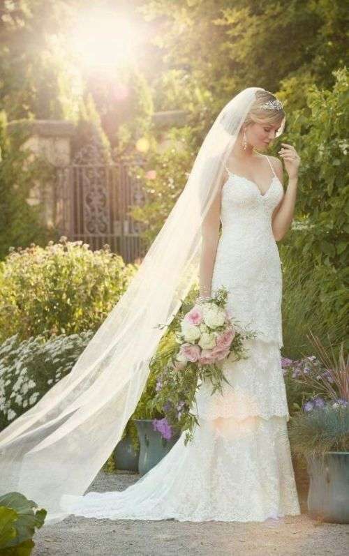 SOFT DREAMY  WHITE  BRIDAL VEIL WITH FINISHED  EDGE - SOFT TULLE - 3METRE - WITH COMB