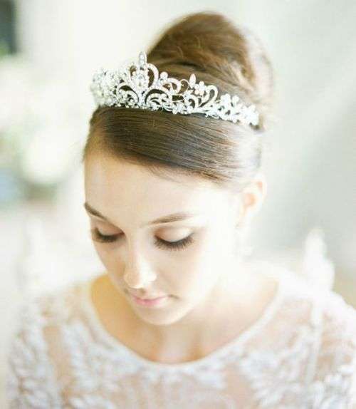 ABSOLUTELY STUNNING - BEAUTIFULLY CRAFTED BRIDE'S CRYSTAL TIARA!!!