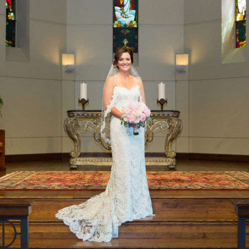 IVORY1 TIER CLASSIC ELBOW LENGTH BRIDE'S VEIL WITH LACE TRIMMING  WITH COMB - STUNNING